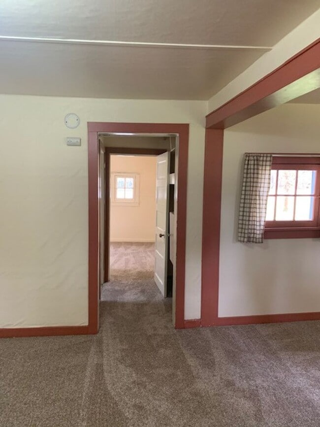 Building Photo - Updated 1 Bedroom ~ 1  Bathroom Cottage Mi...