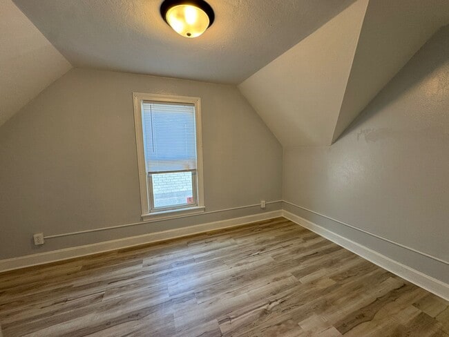 Building Photo - 1614 Sibley Ave