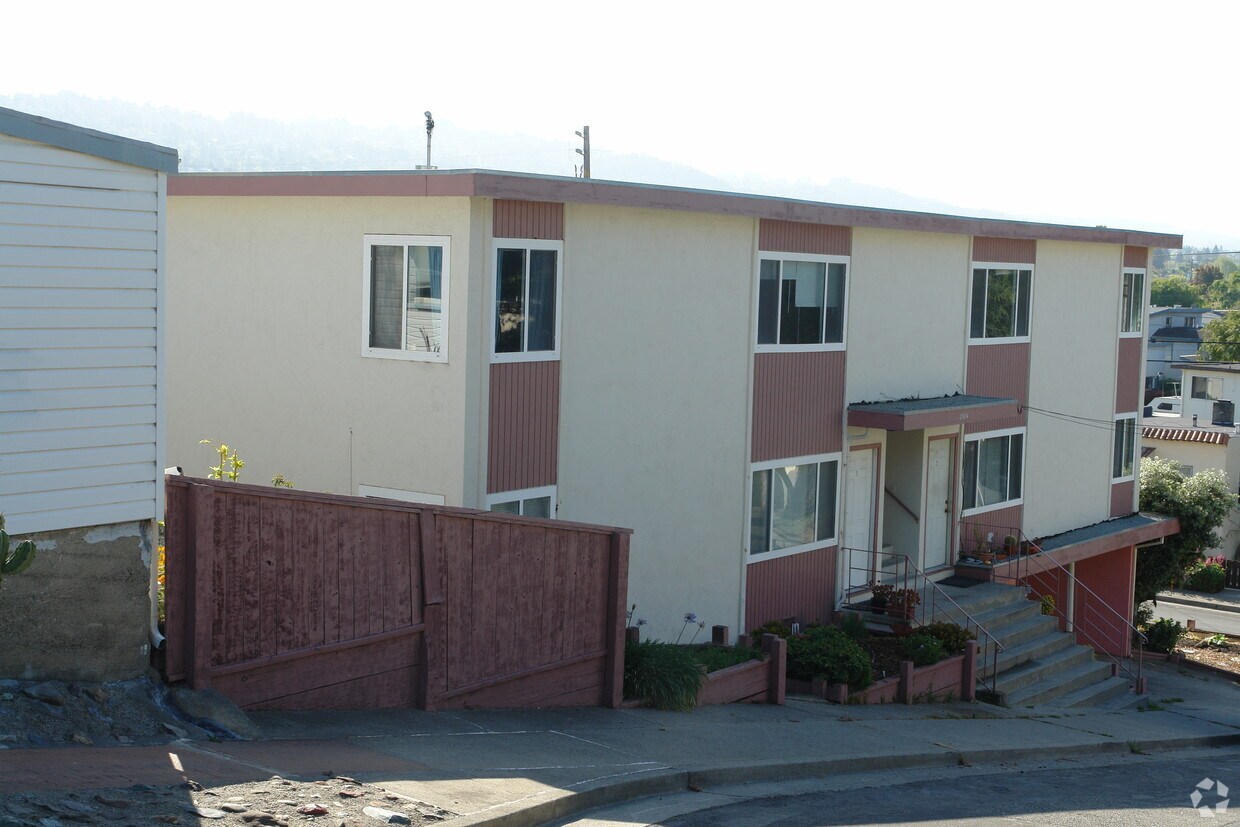 Foto del edificio - 2924 Santa Clara Ave