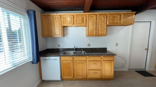 Foto del edificio - Pleasant HIll, Beautiful 3 bedroom 1 bath ...
