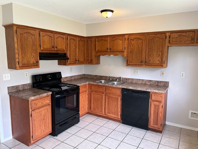 Building Photo - 3434 Laurelwood Dr