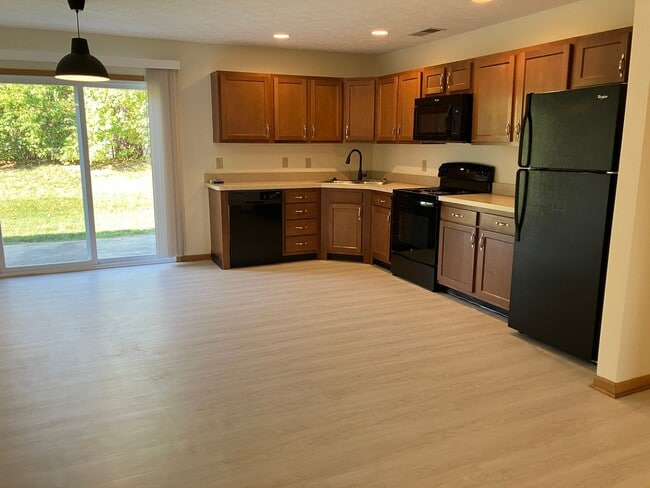 Foto del edificio - Updated 2 Bedroom (1084 sq ft), 1.5 Baths, and 1-Car Attached Garage in Troy, Ohio!