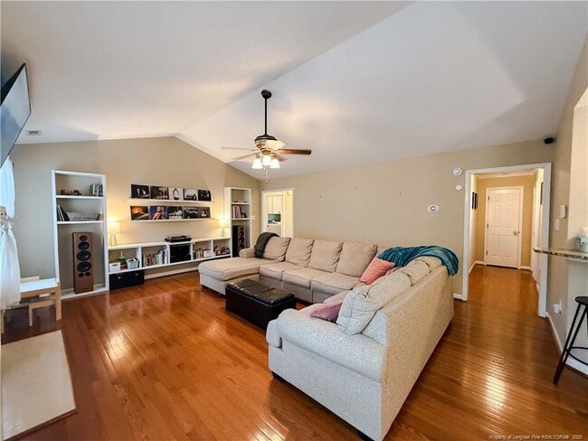 Building Photo - 728 Fairbluff Dr
