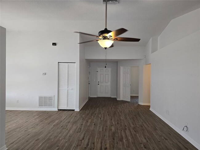 Building Photo - 717 Chilt Dr