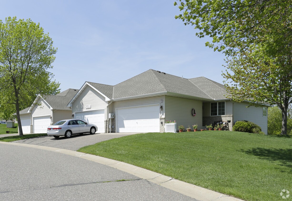 Hickory Hills Villas Apartments Plymouth, MN