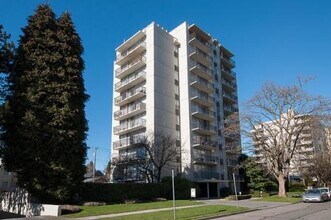Building Photo - Starlight Towers