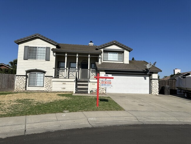 Foto del edificio - 742 Cherry Hills Ct
