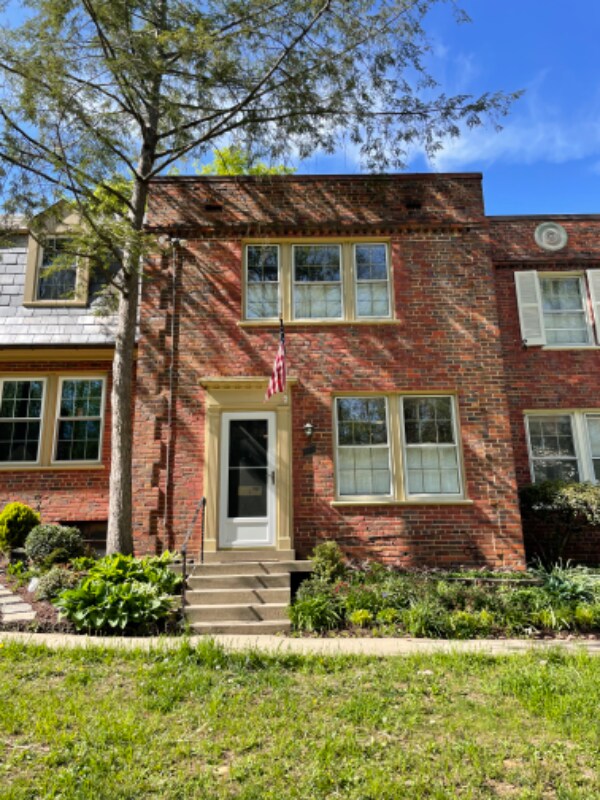 Primary Photo - 1414 S Barton St