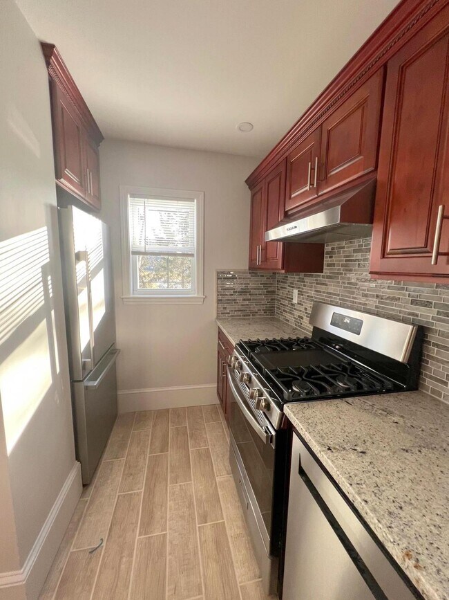 Building Photo - 10 Cady Ave