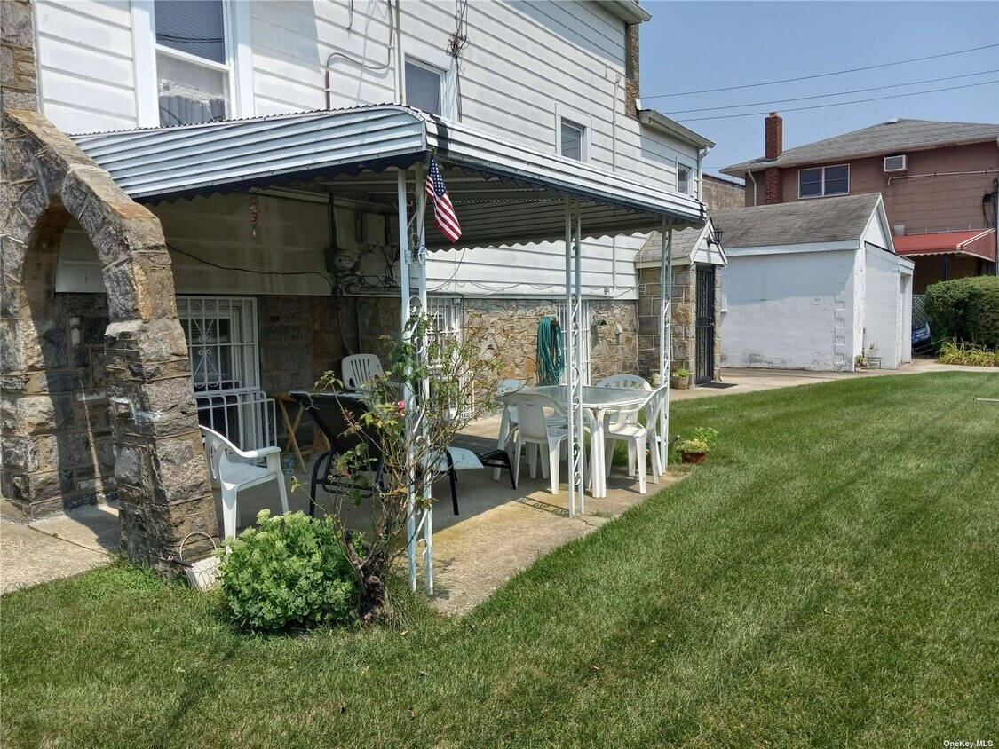 Foto principal - 257 Oakley Ave