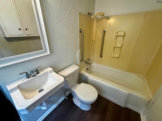 Foto del edificio - 1814 Pearl Ave