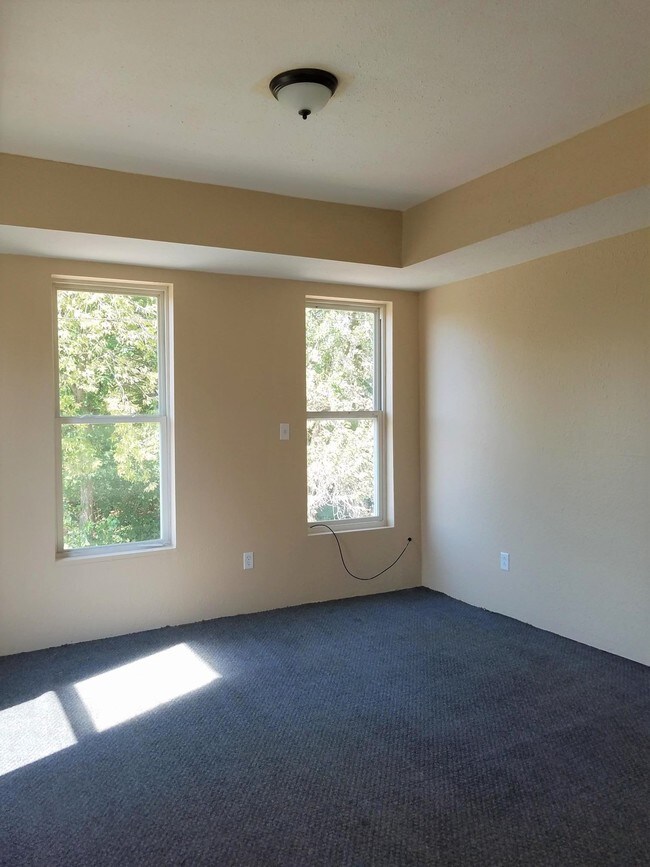 Building Photo - 2731 S 21st St