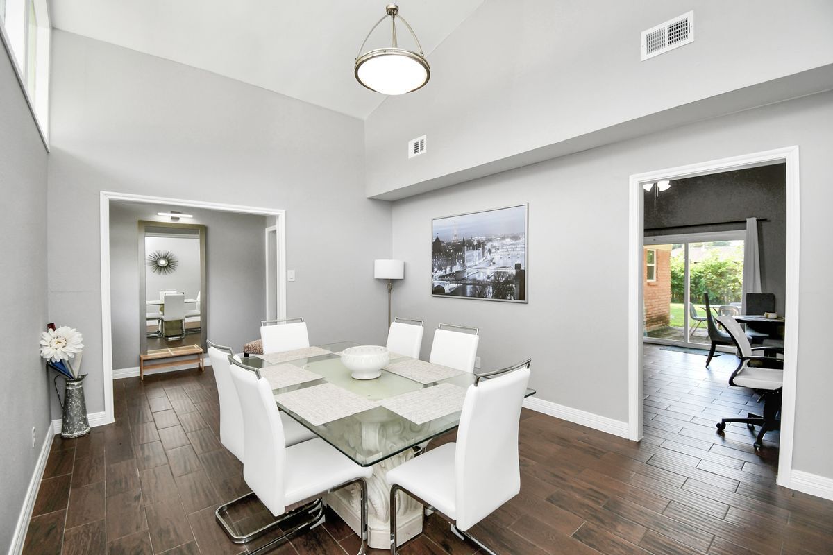 Foto del edificio - 8615 Shadow Crest St