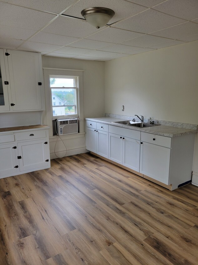 Photo - 744 High St (Aurora, IL)