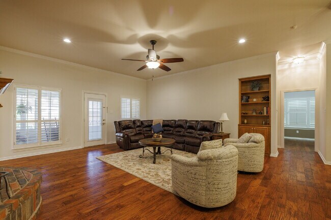 Building Photo - Furnished and For Lease