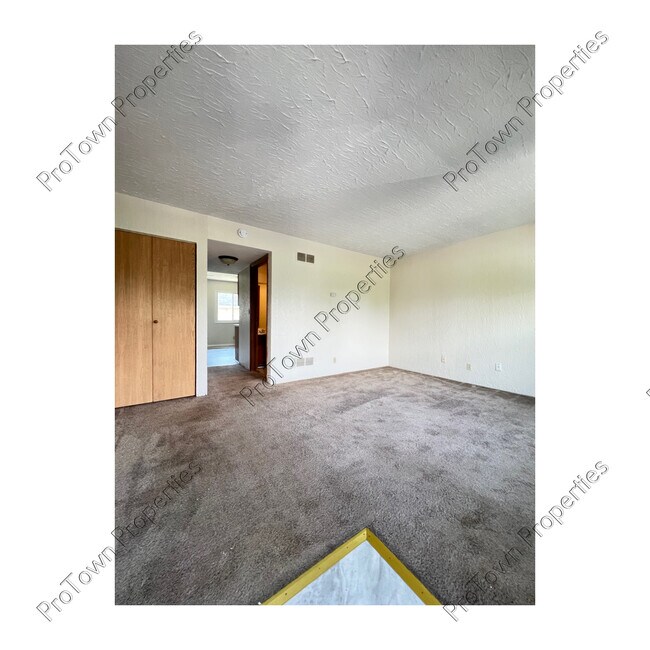 Foto del edificio - 698 Meadowood Ln