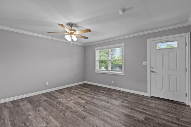 Foto del edificio - Newly Renovated 2 Bed, 1.5 Bath Townhome!