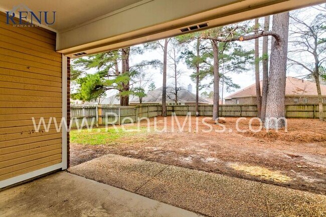 Foto del edificio - AVAILABLE NOW!!