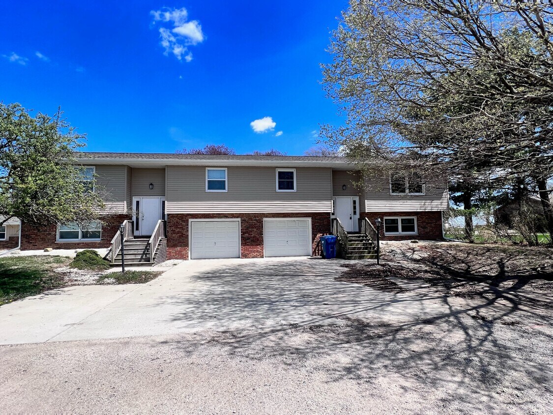 2706 S 1st St, Champaign, IL 61822 House Rental in Champaign, IL