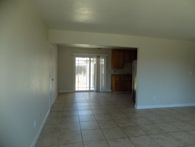 Foto del edificio - Single story, 3 bed 1.5 bath home.