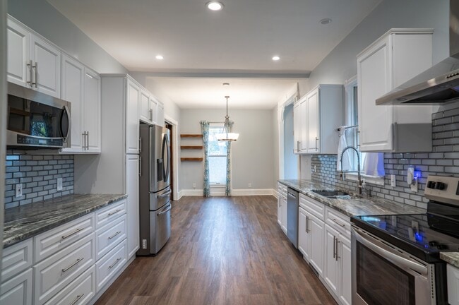 Building Photo - 422 S Michigan Ave