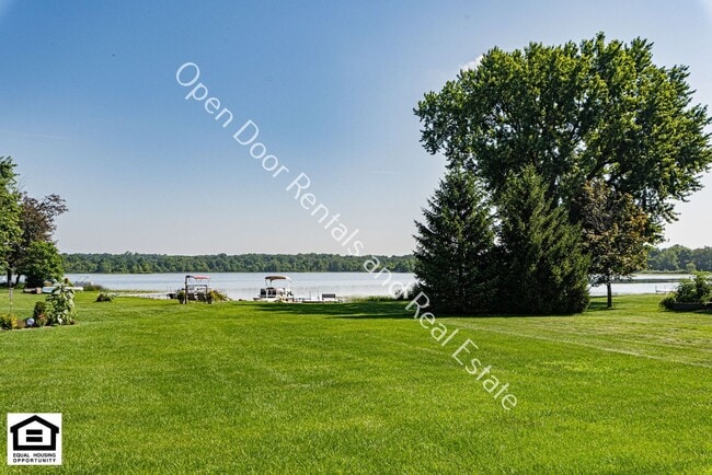 Building Photo - 3 bedroom home on 1.5 acres and lake access now available!