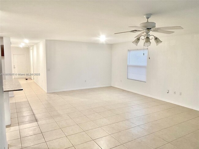 Building Photo - 982 SW Alcantarra Blvd