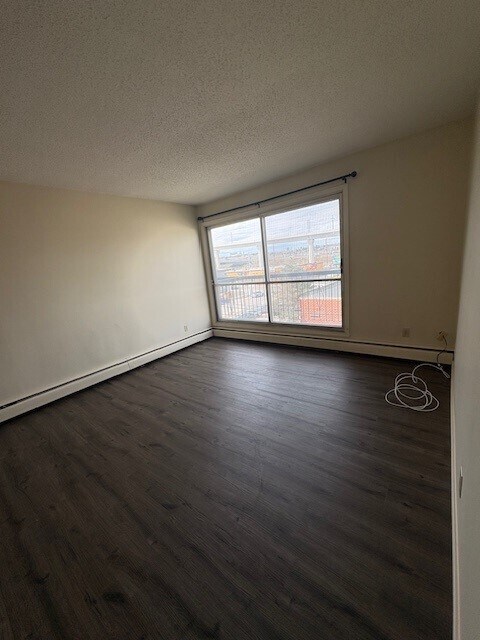 Photo du bâtiment - One bedroom in Sunalta