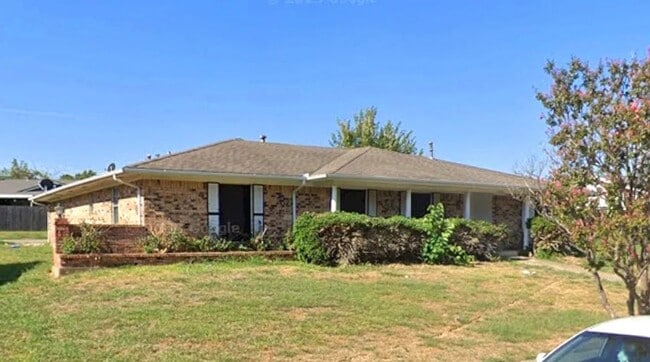 Building Photo - 1615 Springbrook St