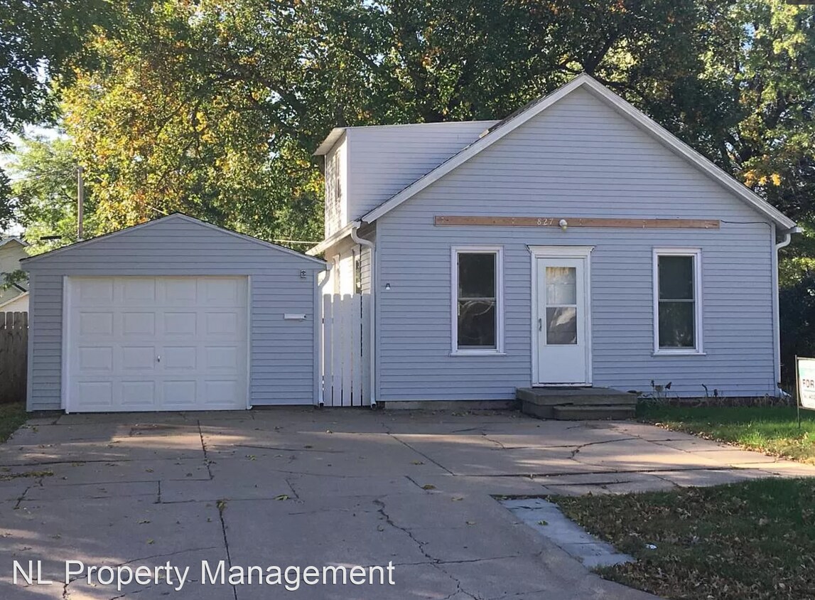 Primary Photo - 3 br, 1 bath House - 827 West 10th Street