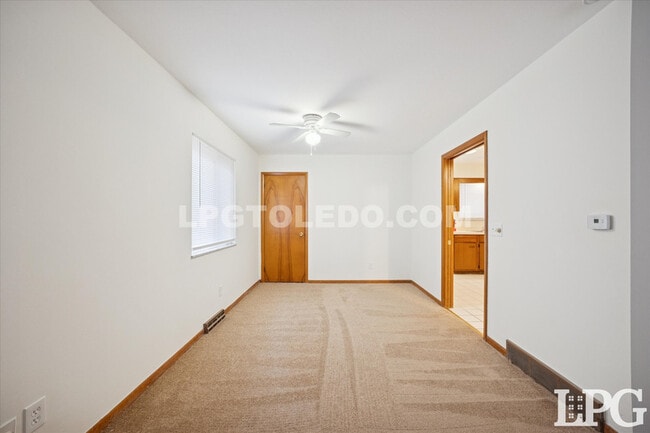 Building Photo - 3860 Sheffield Ct