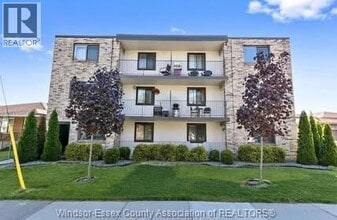 Building Photo - 1580 Moy Ave