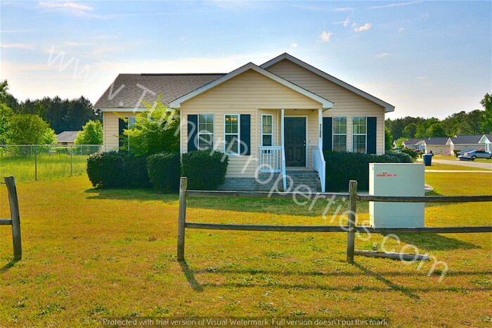 Primary Photo - Cute Country 3 BR w/ Laminate Hardwoods