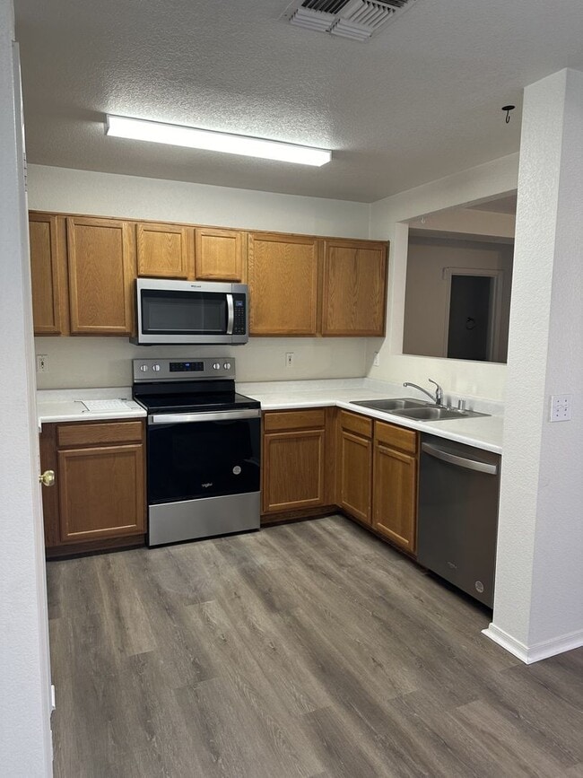 Building Photo - 2 bedroom El Mirage rental with move in sp...