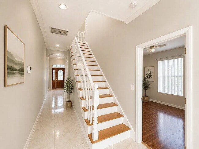 Foto del edificio - Waterfront Luxury Living | Sunset Views + 5BR + 3-Car Garage