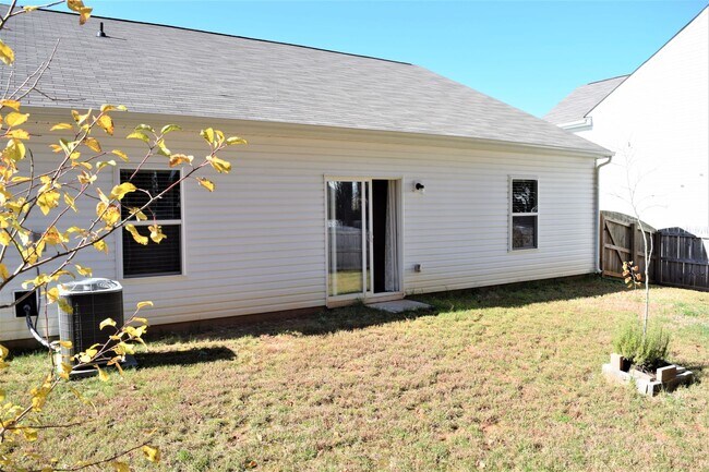 Foto del edificio - Beautiful Ranch Home - FENCED Yard - 2 car garage