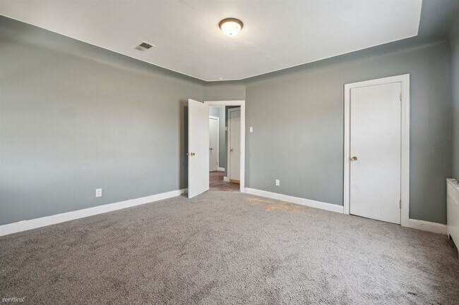 Foto del edificio - 5 br, 1.5 bath House - 19739 Hasse St