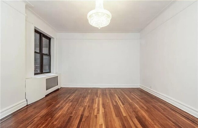 Foto del edificio - 44-14 Newtown Rd