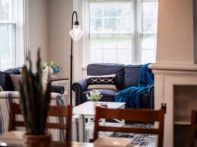 Foto del edificio - 1610 Cooper Foster Park Rd