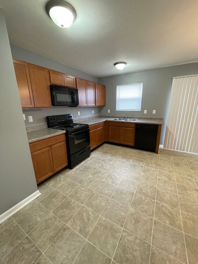 Building Photo - Franklin Twp - 4 BR home
