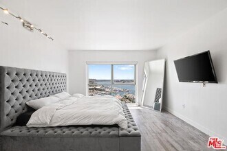 Building Photo - 13700 Marina Pointe Dr