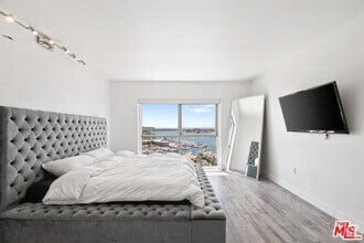 Building Photo - 13700 Marina Pointe Dr