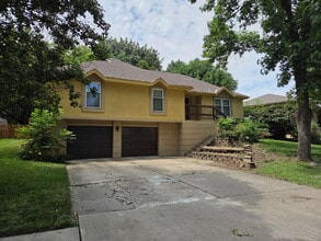 Building Photo - 3800 SW Harbor Cir