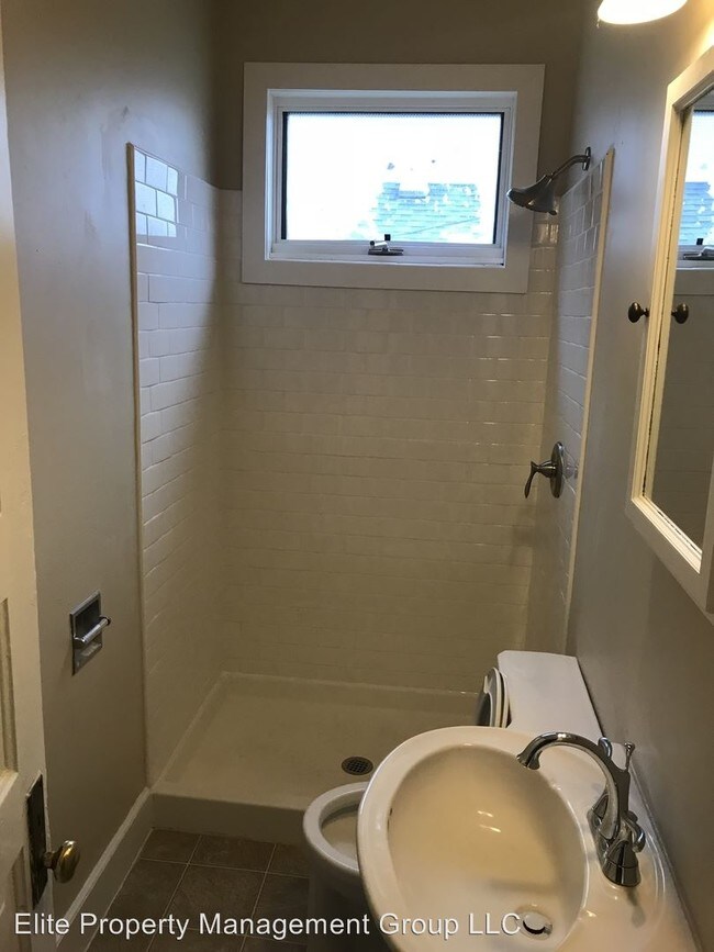 Foto del edificio - 891 Rose Ave E