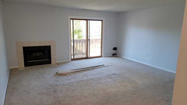 4 - 1202 Ravens Crest Dr