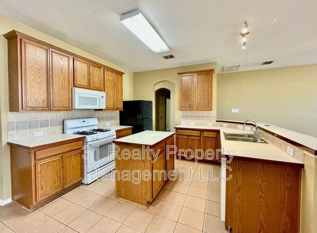 Building Photo - 6116 Pine Meadow Ln