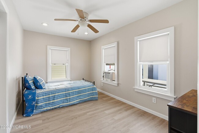 Building Photo - 206 16th Ave