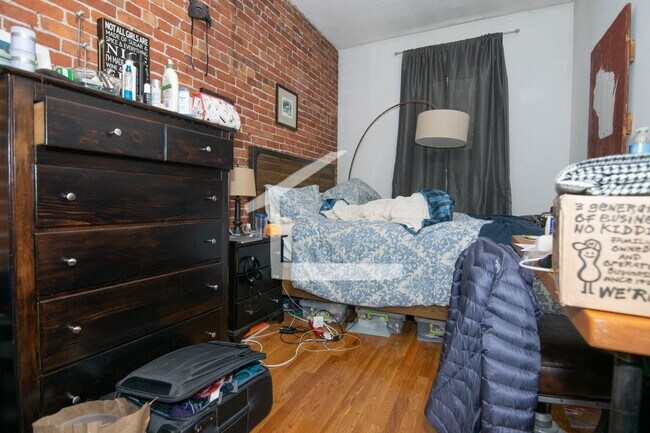 Foto del edificio - Beautiful 3 Bedroom Available 9/1/26