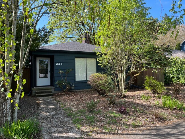 Building Photo - Wonderful 2 Bd 1 Ba home in Woodstock! Covered driveway, Large yard and Shop/Shed !!!