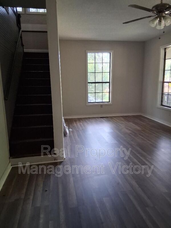 Foto del edificio - 1116 Potter Ave